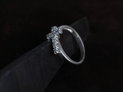 Anillo con Cruz en Plata Fina 950 y Circones