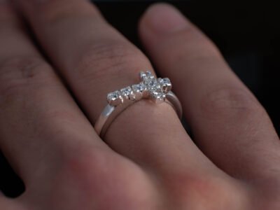 Anillo con Cruz en Plata Fina 950 y Circones